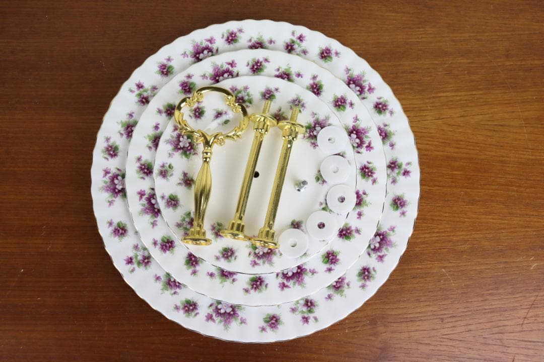 ロイヤルアルバート　スウィートバイオレット　アフタヌーンティースタンド　イギリス