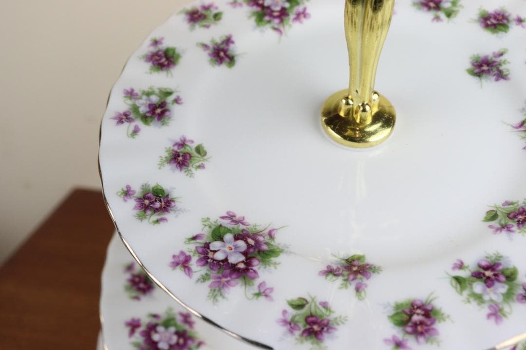 ロイヤルアルバート　スウィートバイオレット　アフタヌーンティースタンド　イギリス