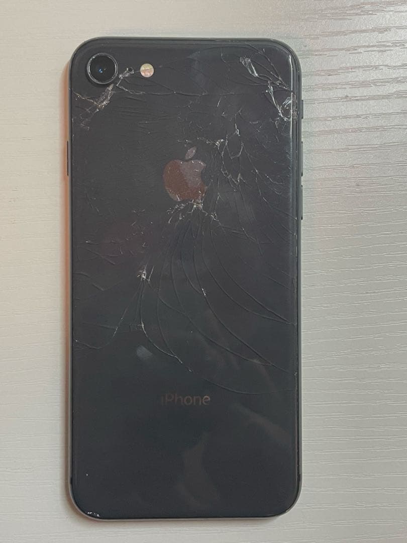 iphone8 黒 ブラック 64GB simフリー 背面割れ