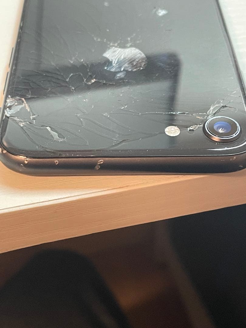 iphone8 黒 ブラック 64GB simフリー 背面割れ