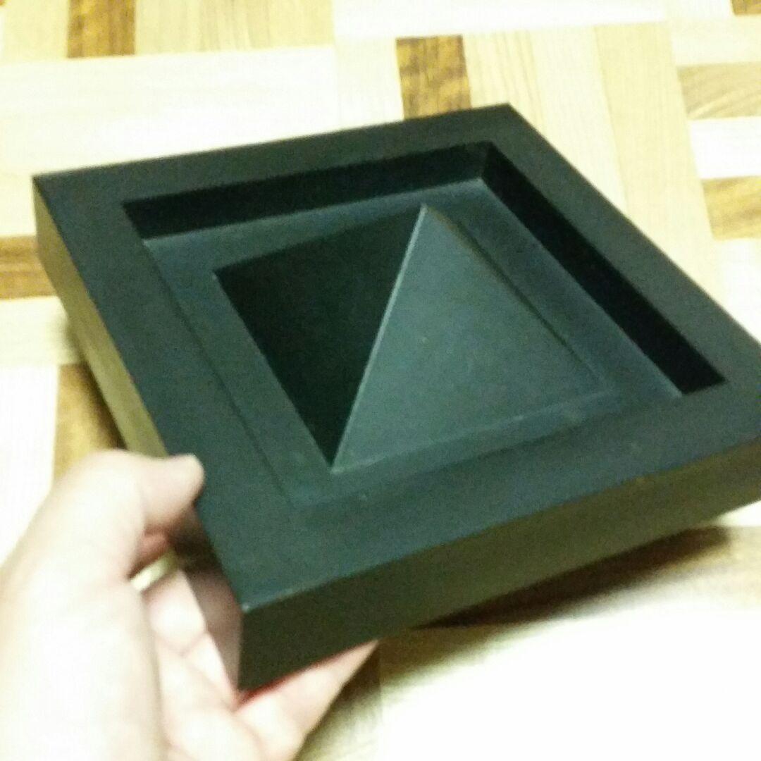 ピラミッドパワー　置物　オブジェ　キートレイ　小物入れ