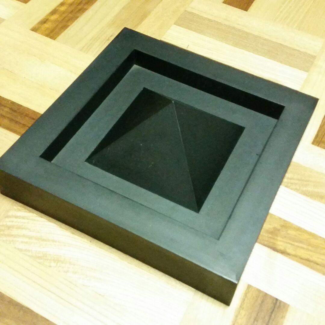 ピラミッドパワー　置物　オブジェ　キートレイ　小物入れ