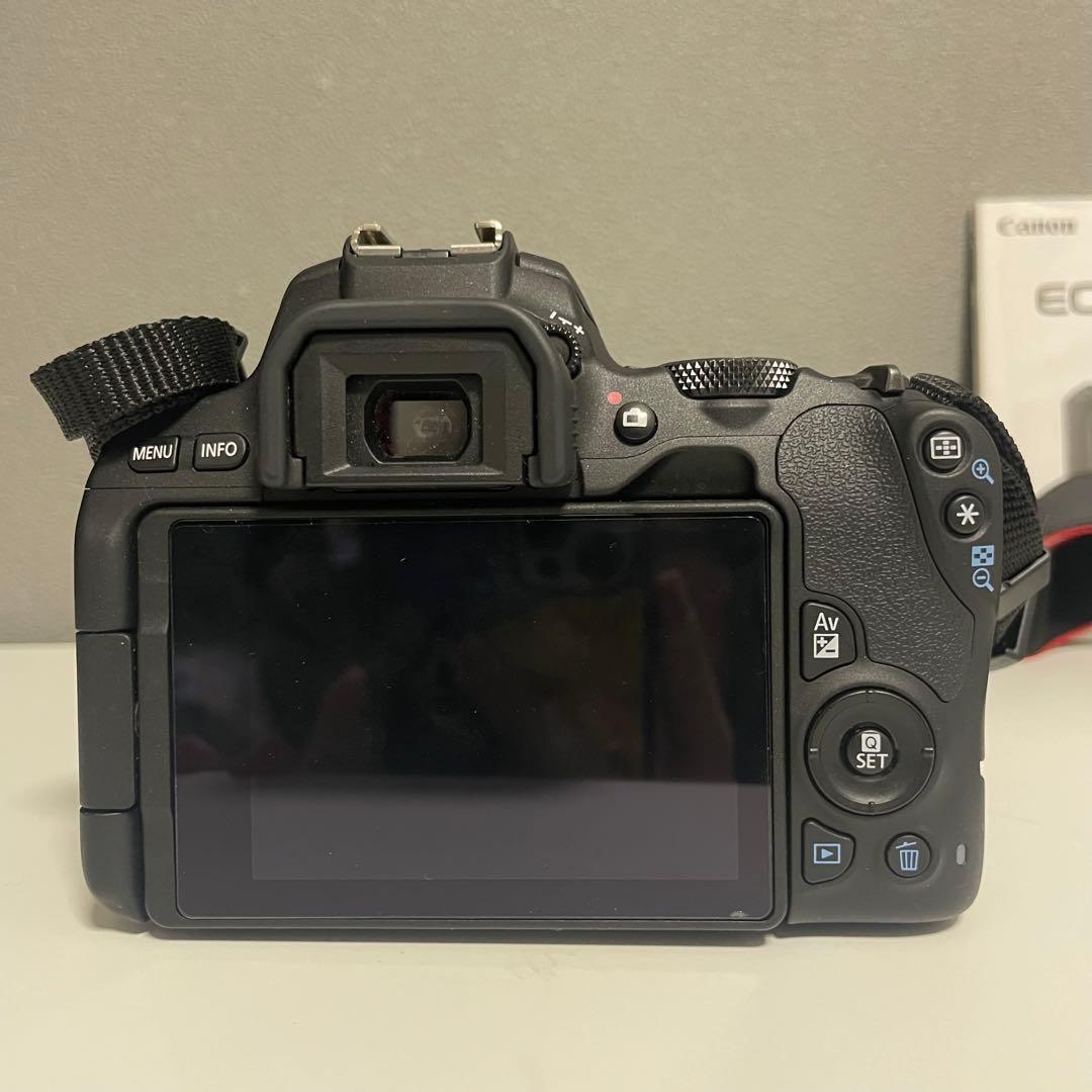 canon eos kiss x9 EF-S18-55ISSTMレンズキット