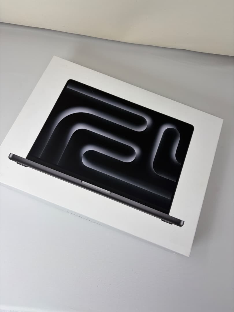 MacBook Pro M3pro 14インチ MRX33J/A