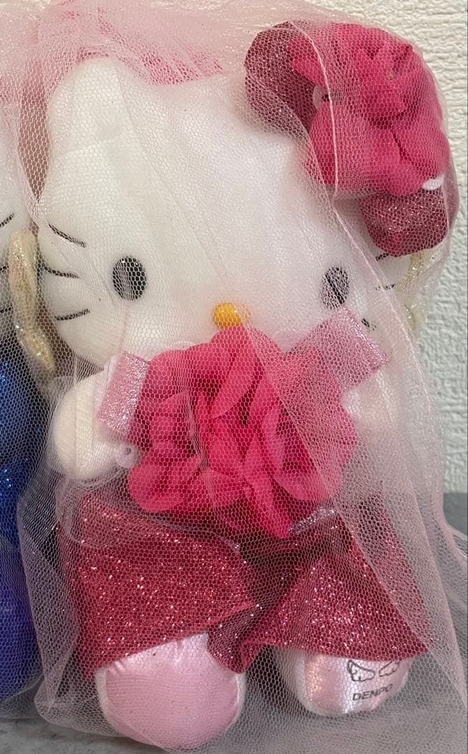 ロ　キティ 収納ボックス兼椅子ドレスのぬいぐるみミスドコラボぬいぐるみストラップ