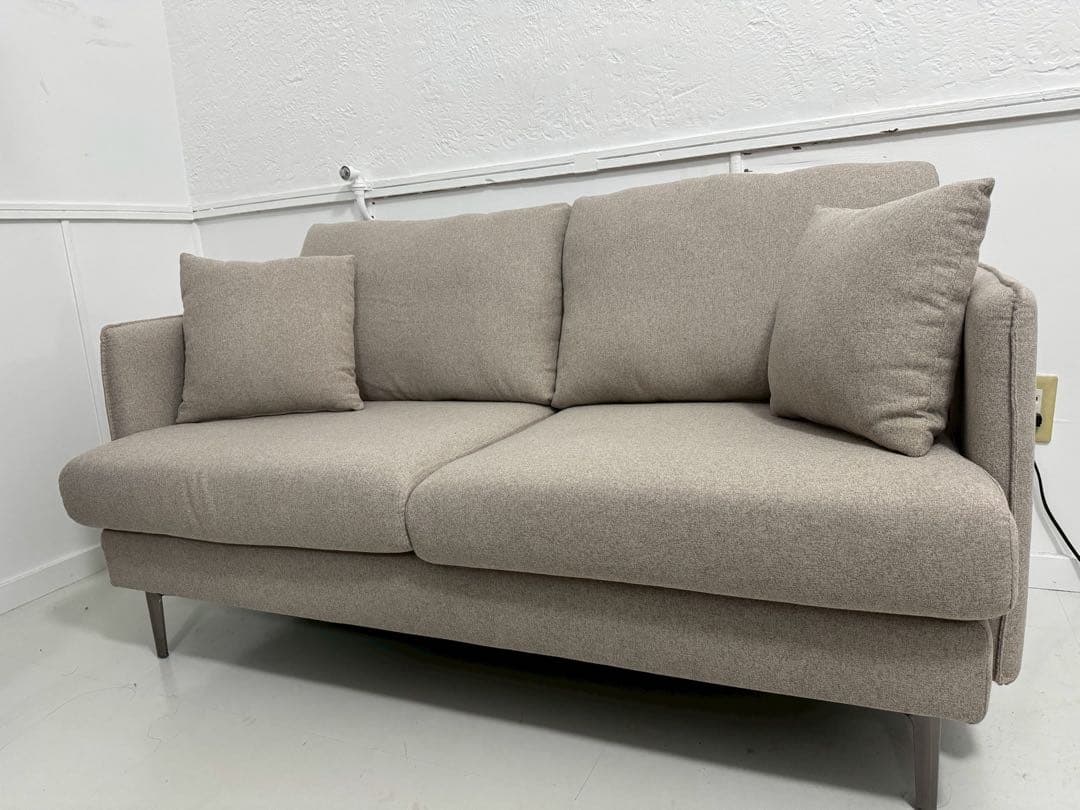 北欧風 ベージュ ファブリック 2人掛けソファ クッション付き ナチュラル