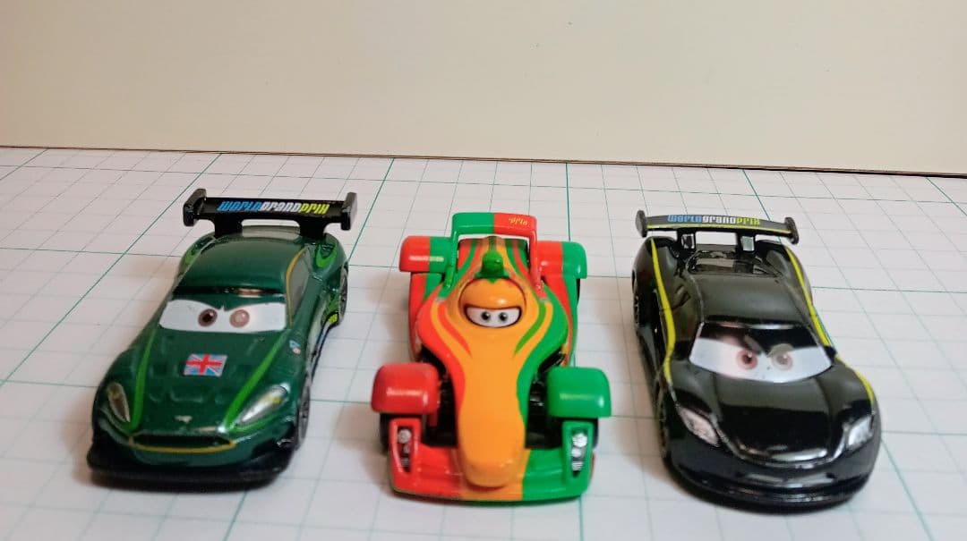 トミカディズニーカーズ3台