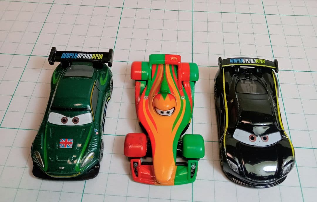 トミカディズニーカーズ3台