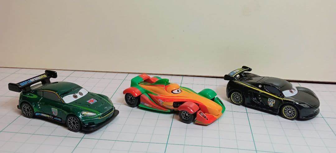 トミカディズニーカーズ3台