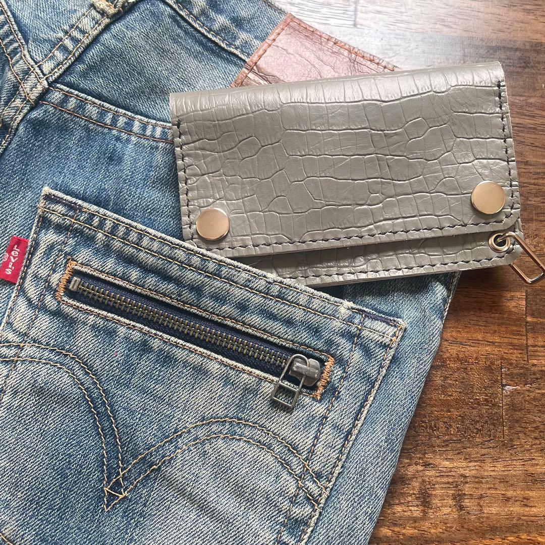 牛革 トラッカーウォレット ミドル グレー 黒 ステッチ クロコ型押し