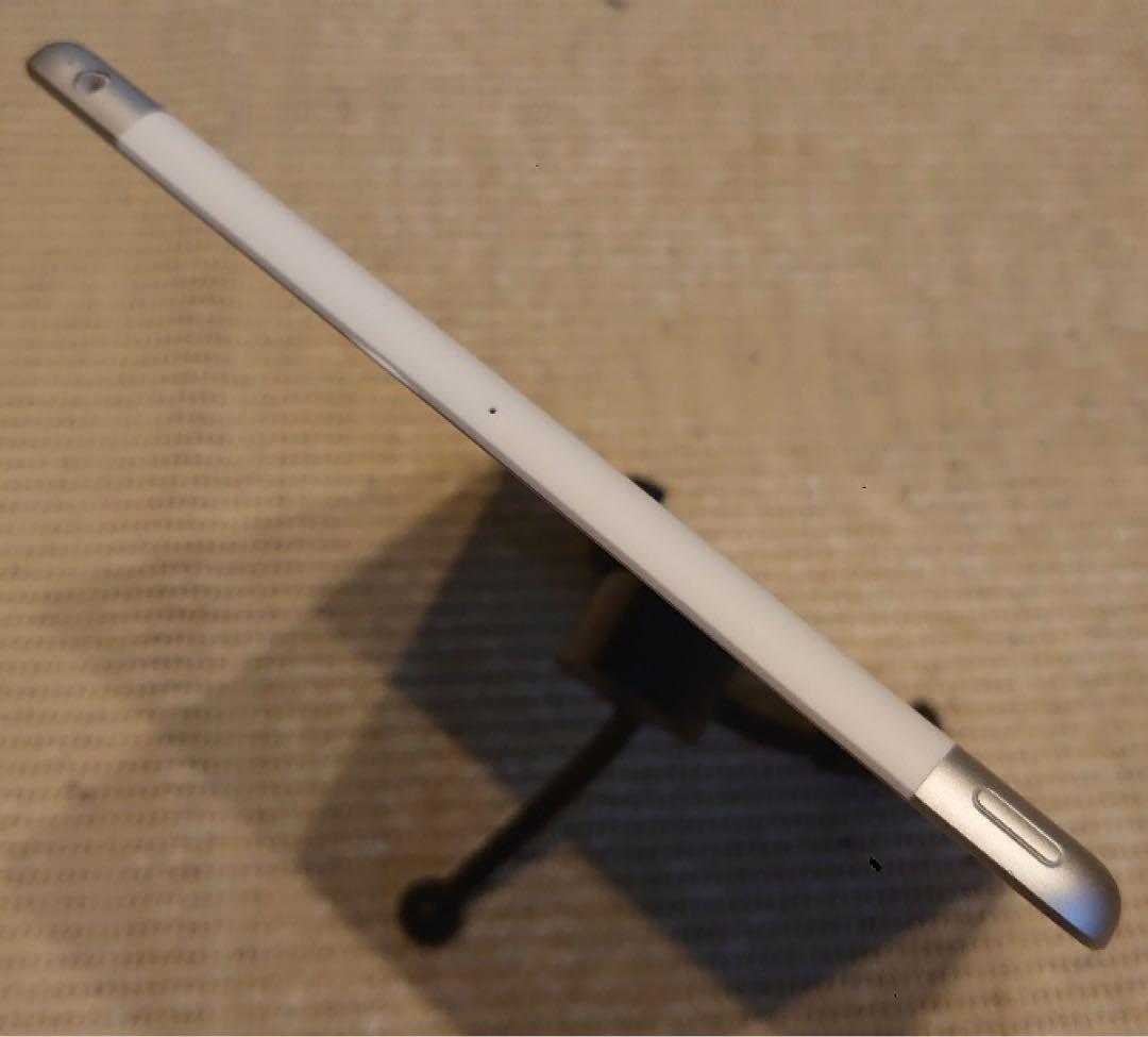 完動品SIMフリーiPad第5世代(A1823)本体32GB送料込W47Z3