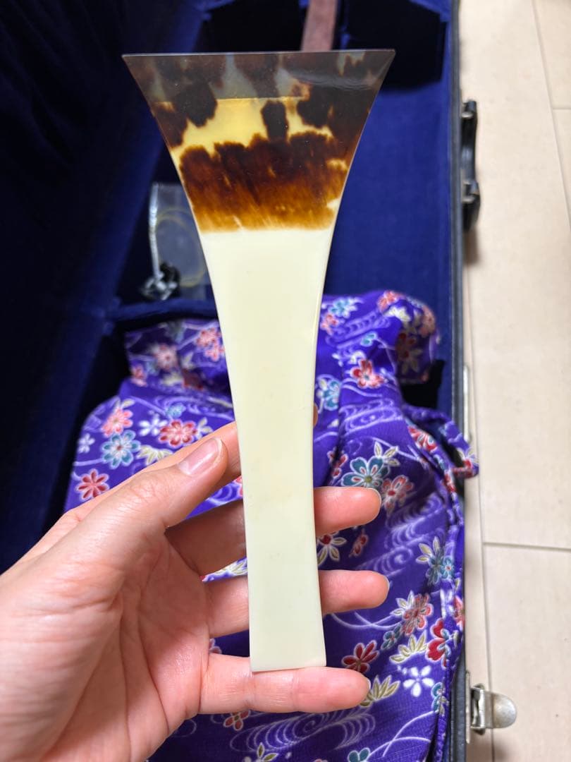 三味線本体 (破れなし)バチ、高級ケース付き