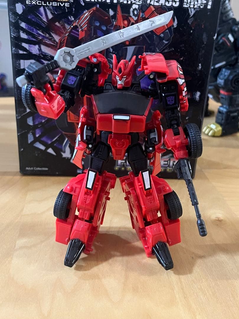 トランスフォーマー　TFCC限定　シャッタードグラス・ドリフト