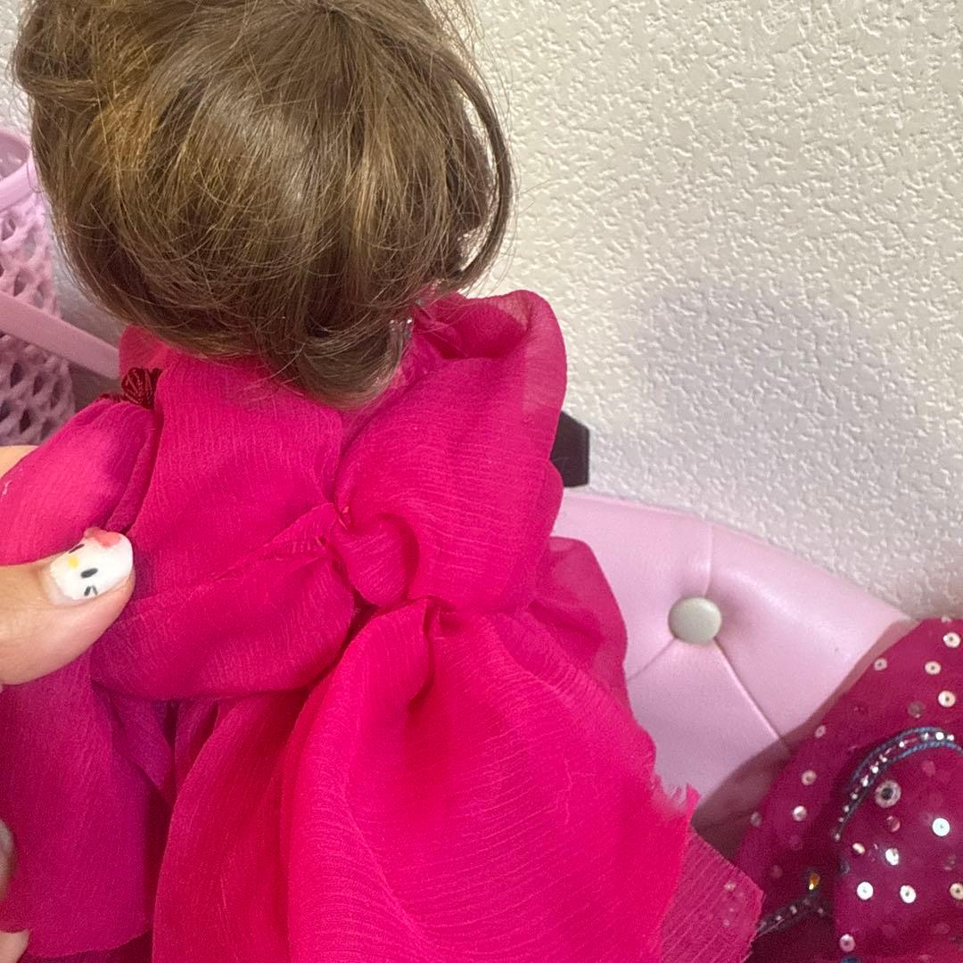 ビーズ装飾付きピンクドレス人形ロッキングチェア付き