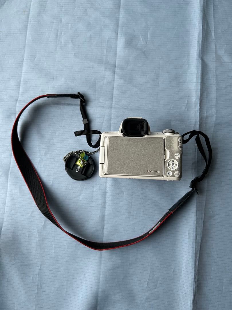 Canon EOS kissMホワイト ミラーレス一眼カメラ　ダブルズームキット