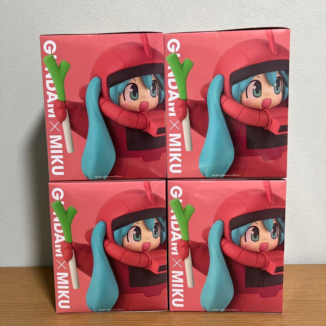 ガンダム45周年×初音ミク　フィギュア　シャアザクぐるみ　初音ミクver 4体