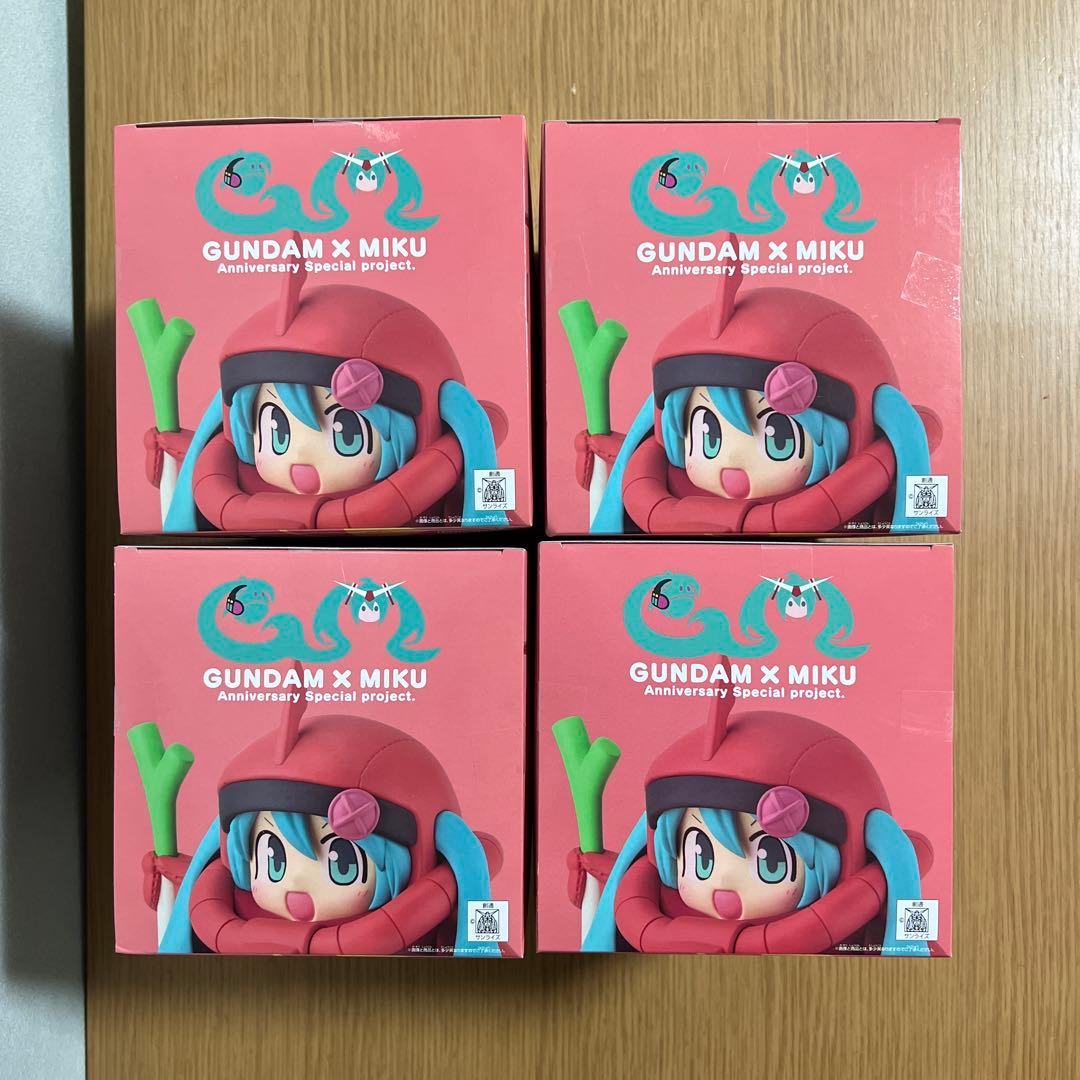 ガンダム45周年×初音ミク　フィギュア　シャアザクぐるみ　初音ミクver 4体