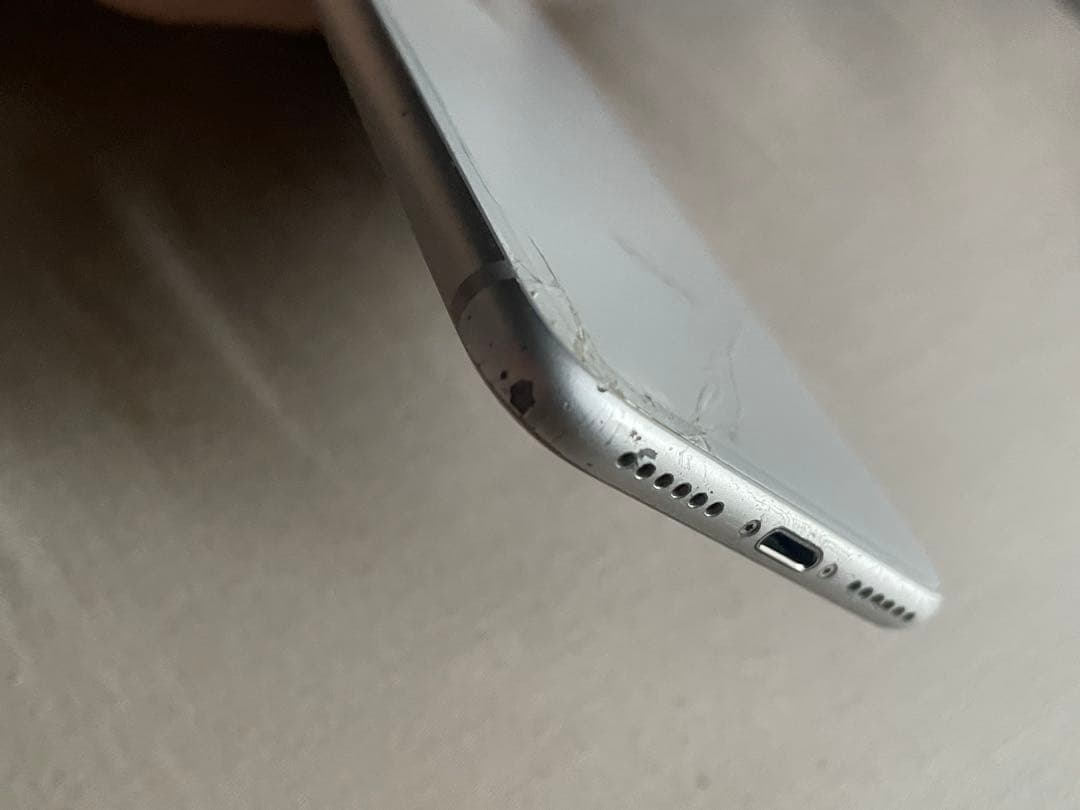 iPhone8 シルバー　SIMフリー
