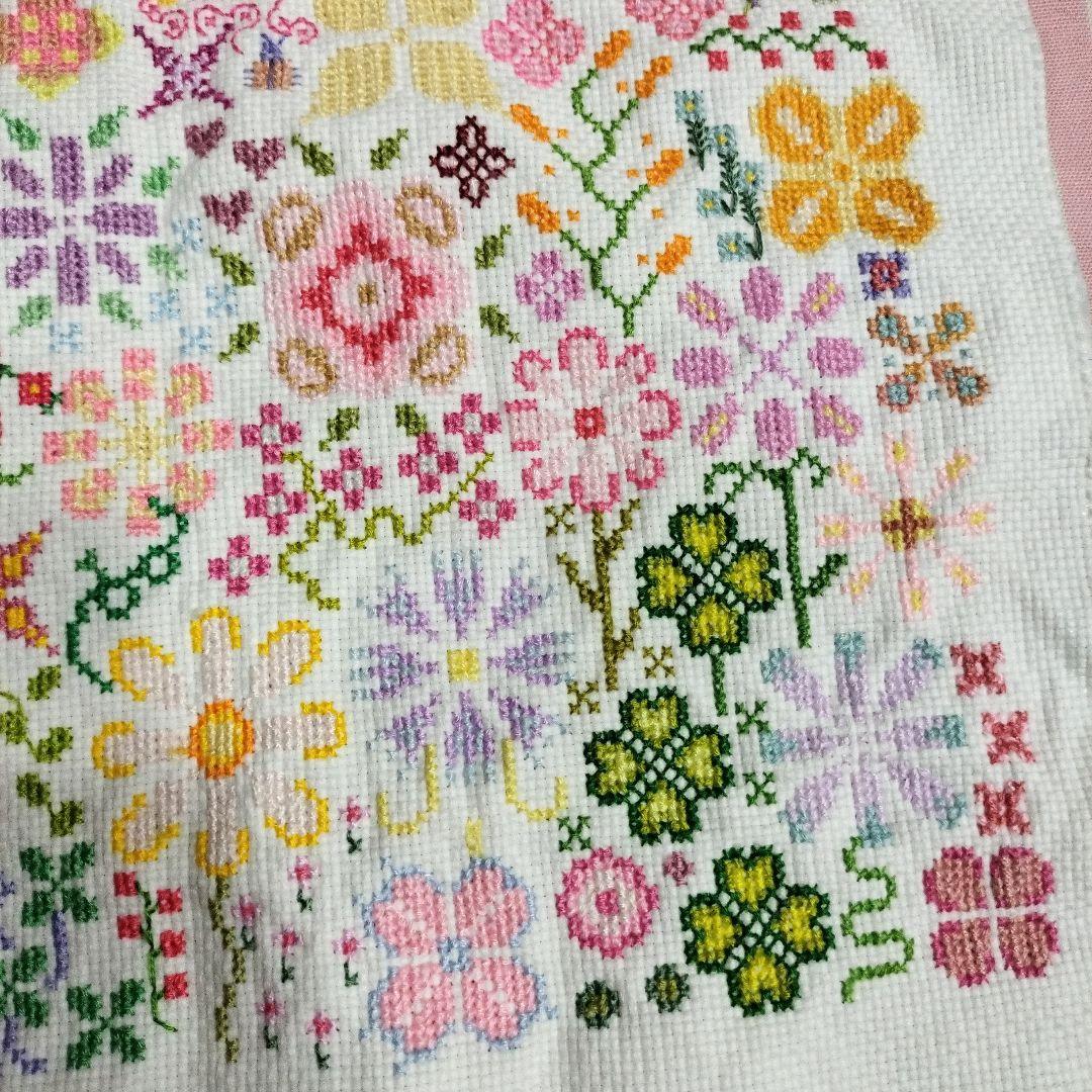 Ｃ　クロスステッチ☆完成品☆お花モチーフ