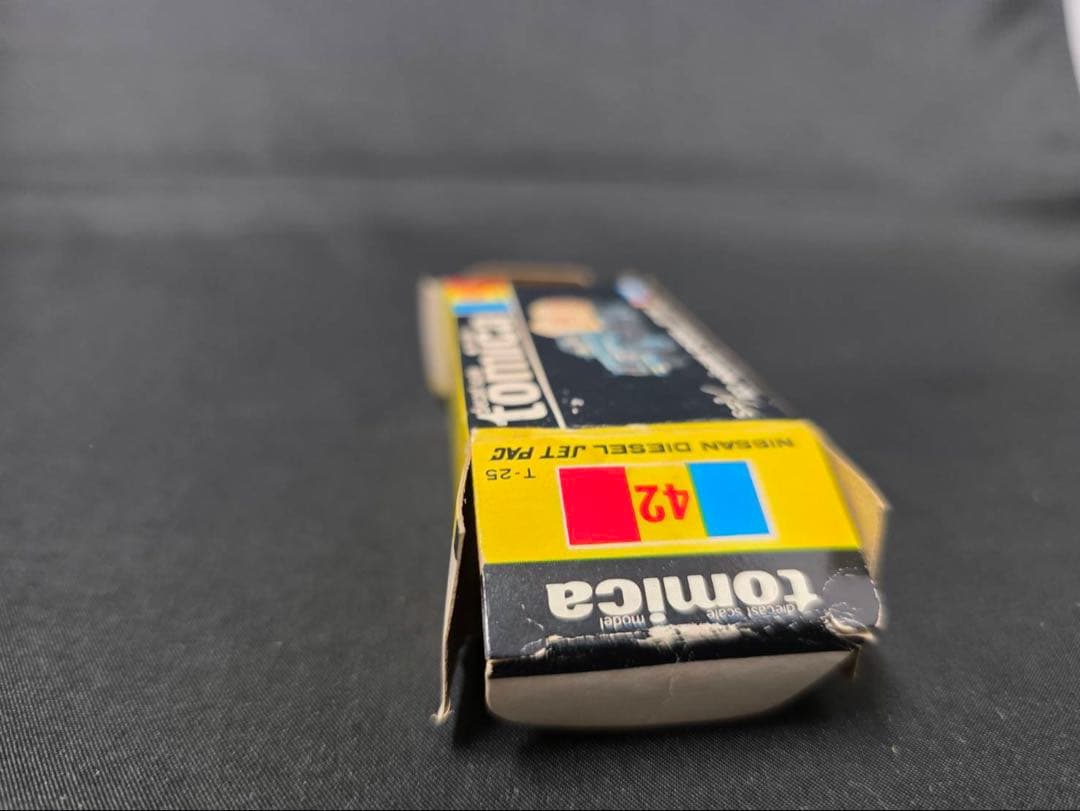 トミカ黒箱42ニッサンディーゼルジェットパック(日本製) 希少。旧ホイール。