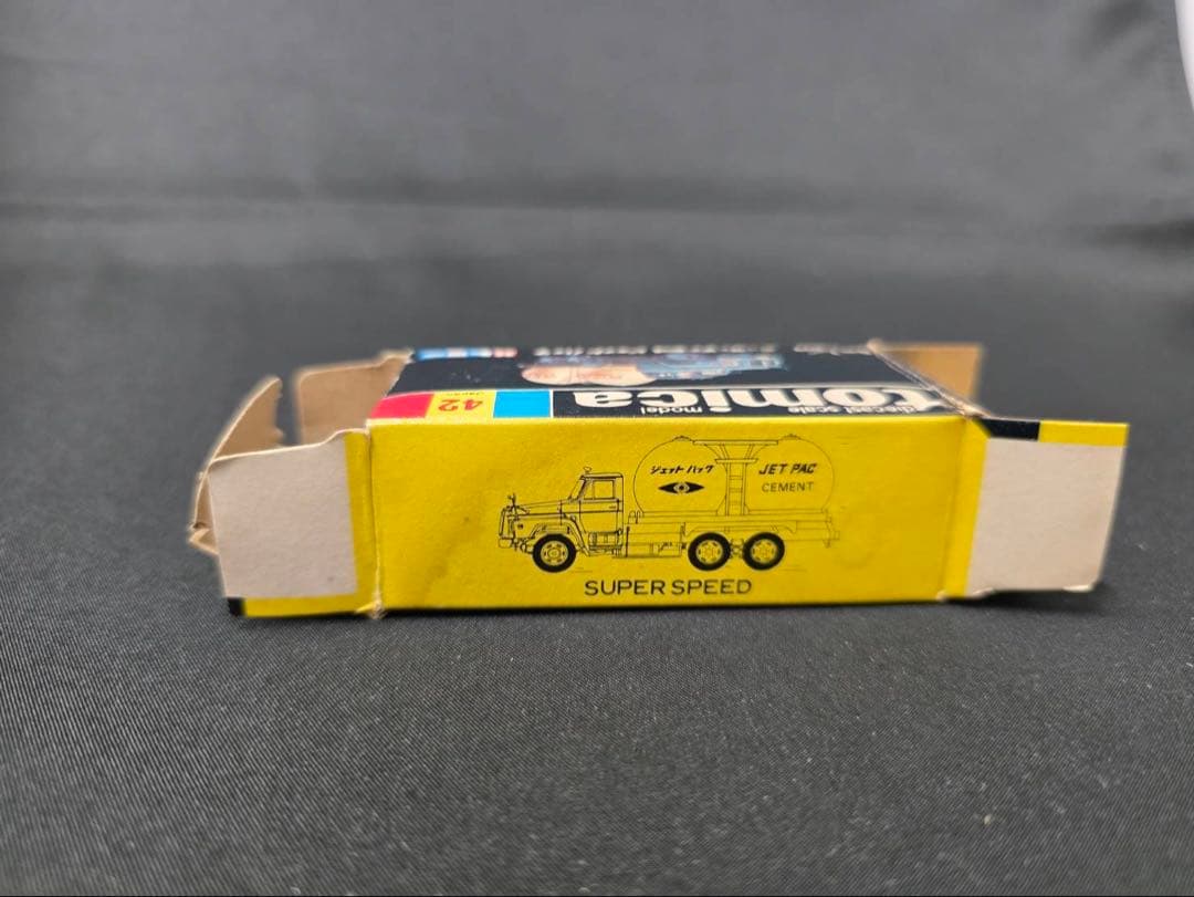 トミカ黒箱42ニッサンディーゼルジェットパック(日本製) 希少。旧ホイール。