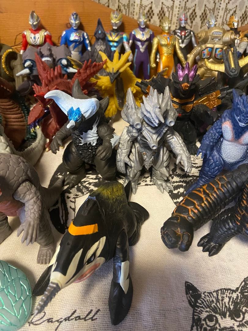 ウルトラマンシリーズ 怪獣フィギュア 美品 90体以上 まとめ売り