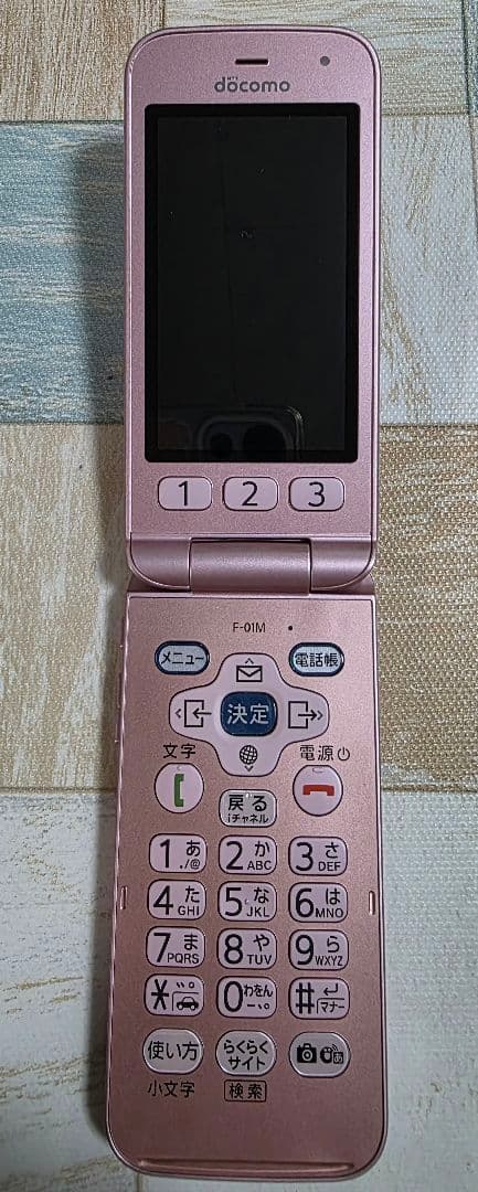 F-01M　らくらくホン　FUJITSU　富士通　ガラホ　ケータイ　ドコモ