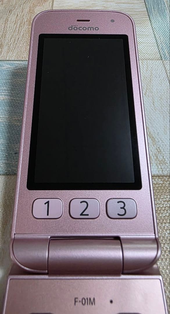 F-01M　らくらくホン　FUJITSU　富士通　ガラホ　ケータイ　ドコモ