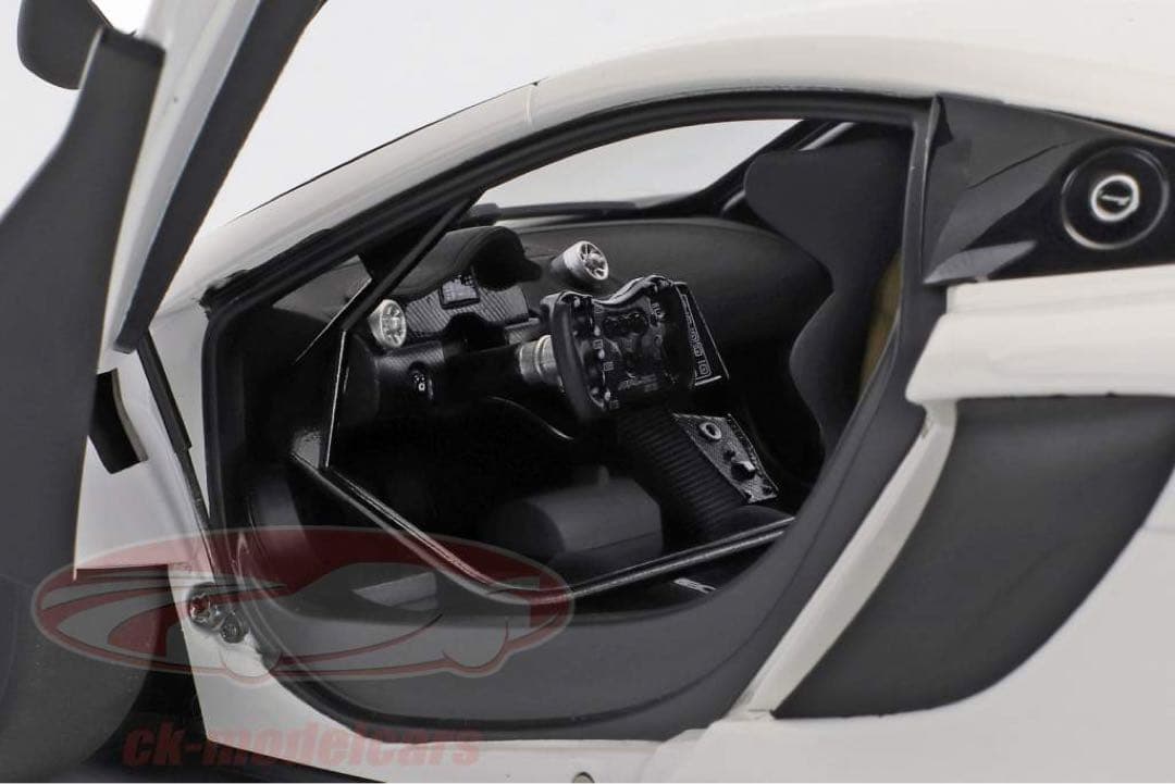 1/18 McLaren / マクラーレン 650S GT3 ホワイト