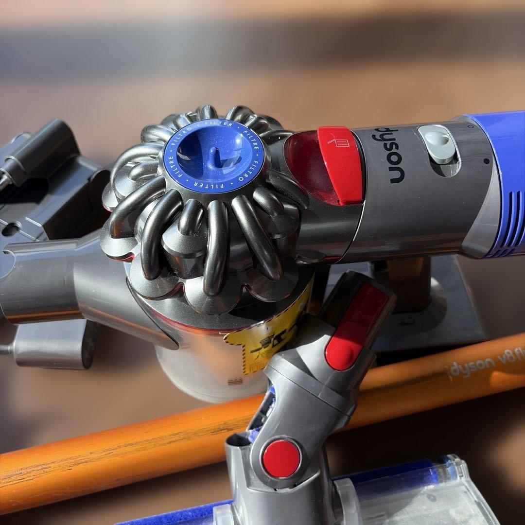 掃除機・クリーナー Dyson V8 fluffy