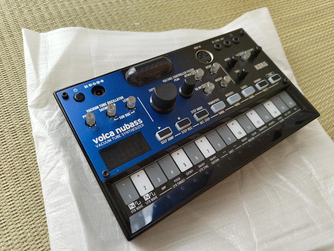 Korg Volca Nubass 真空管アナログシンセ 未使用級 箱付き