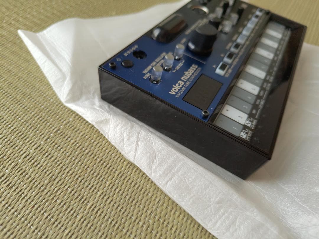Korg Volca Nubass 真空管アナログシンセ 未使用級 箱付き