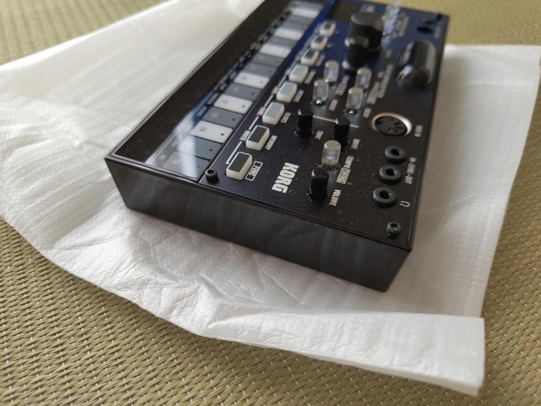Korg Volca Nubass 真空管アナログシンセ 未使用級 箱付き