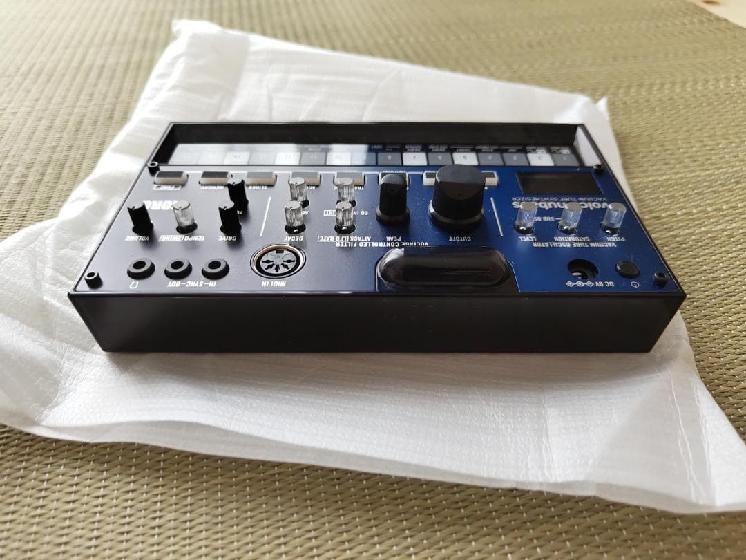 Korg Volca Nubass 真空管アナログシンセ 未使用級 箱付き