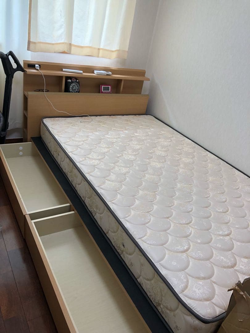 セミダブルベッド売ります。