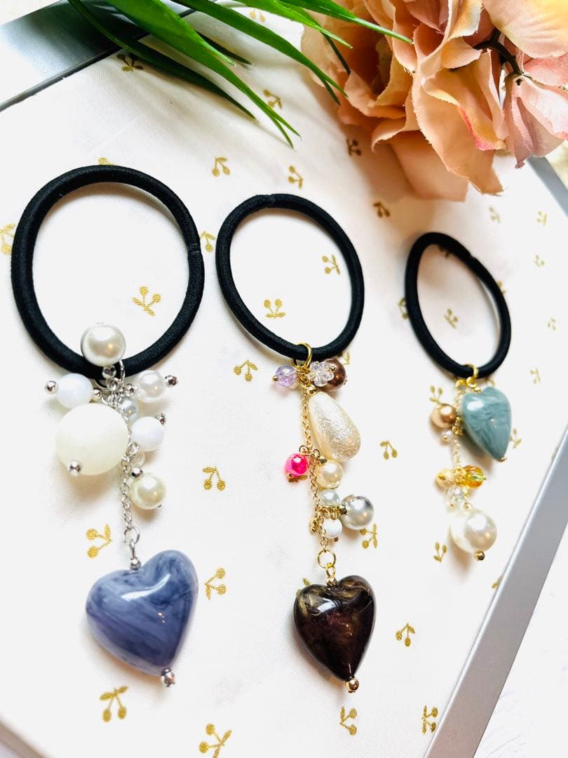 NO.360 ハンドメイド　ヘアゴム　オリジナルビーズ　じゃらじゃら　ハート