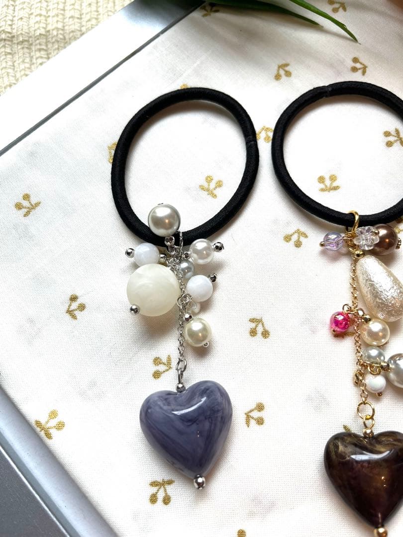 NO.360 ハンドメイド　ヘアゴム　オリジナルビーズ　じゃらじゃら　ハート