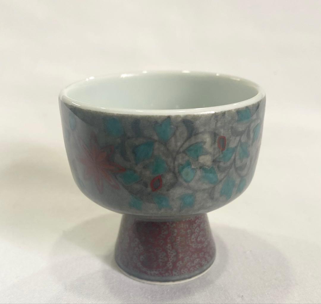 13代　今泉今右衛門　本人作 “色絵薄墨草花文盃“