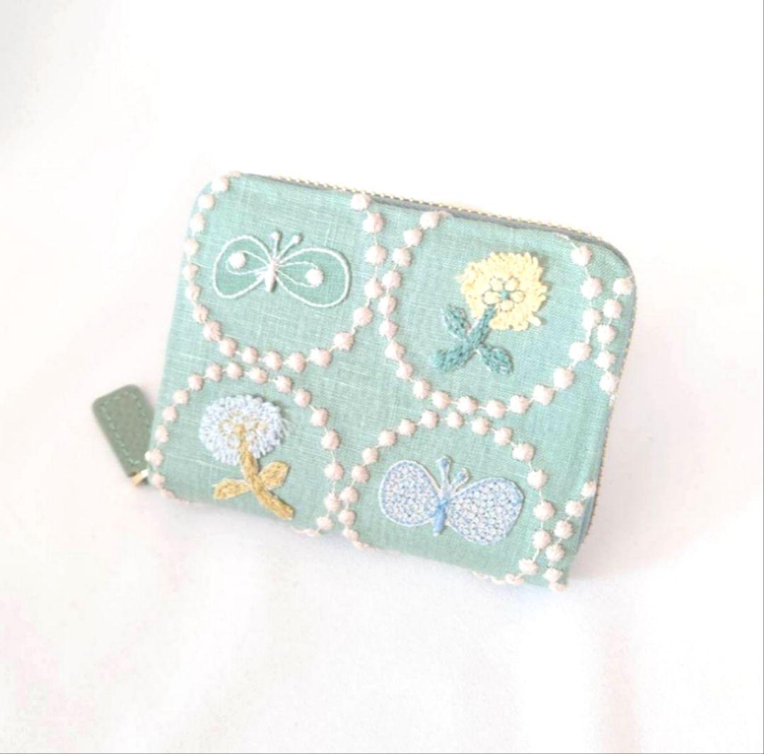 【受注】刺繍4 お札の折れない二つ折り財布 ライトグリーン ミナペルホネン