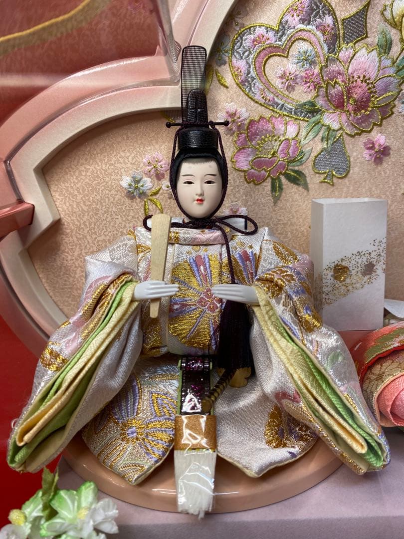 雛人形　桜型アクリルケース入り親王飾り・間口約４６×奥行約２５×高さ約４１㎝