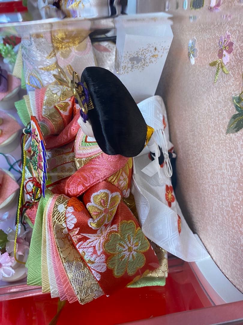 雛人形　桜型アクリルケース入り親王飾り・間口約４６×奥行約２５×高さ約４１㎝