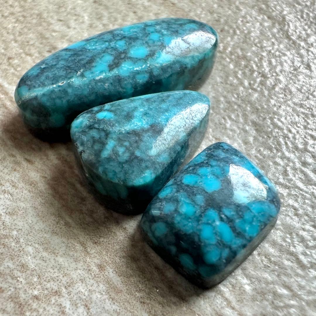 ターコイズ　クラウドマウンテン　3Pcs（15.8ct） スパイダーウェブ
