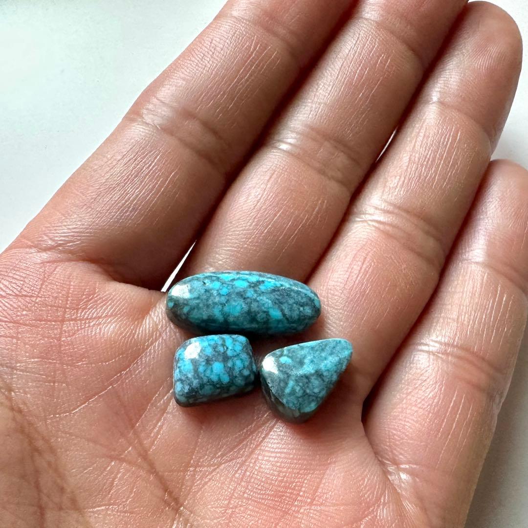 ターコイズ　クラウドマウンテン　3Pcs（15.8ct） スパイダーウェブ