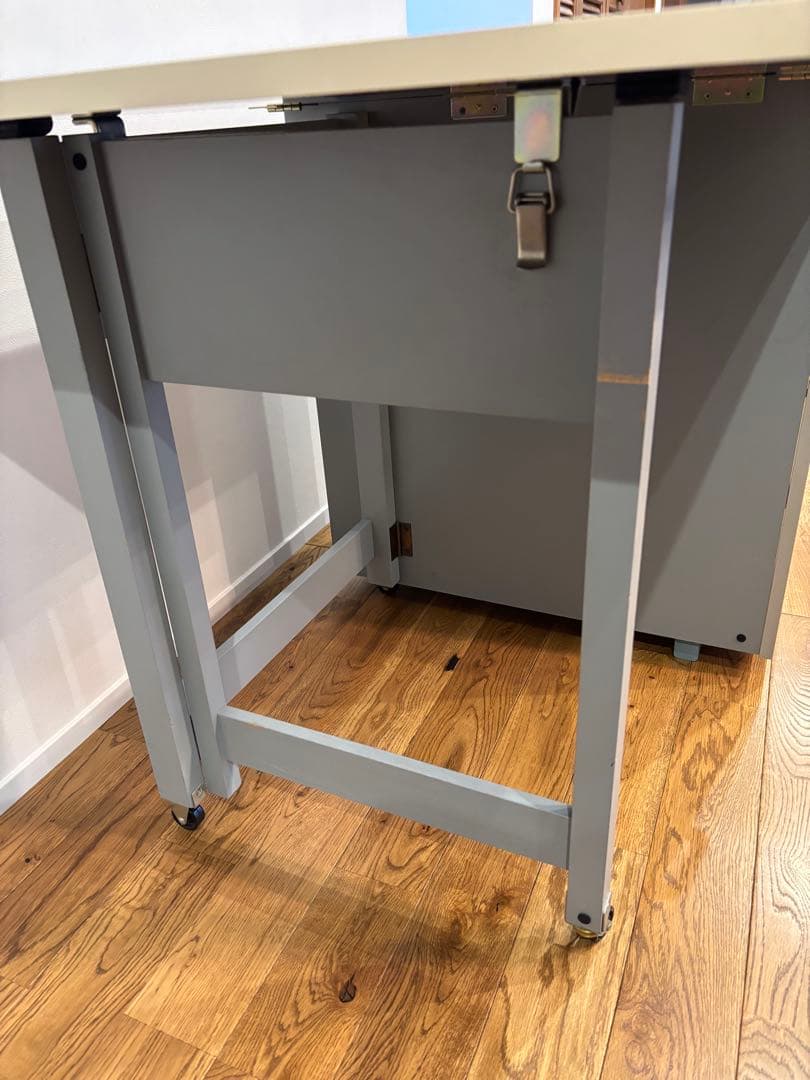 SINGER 折りたたみ式　作業台　キャスター付き　送料込み