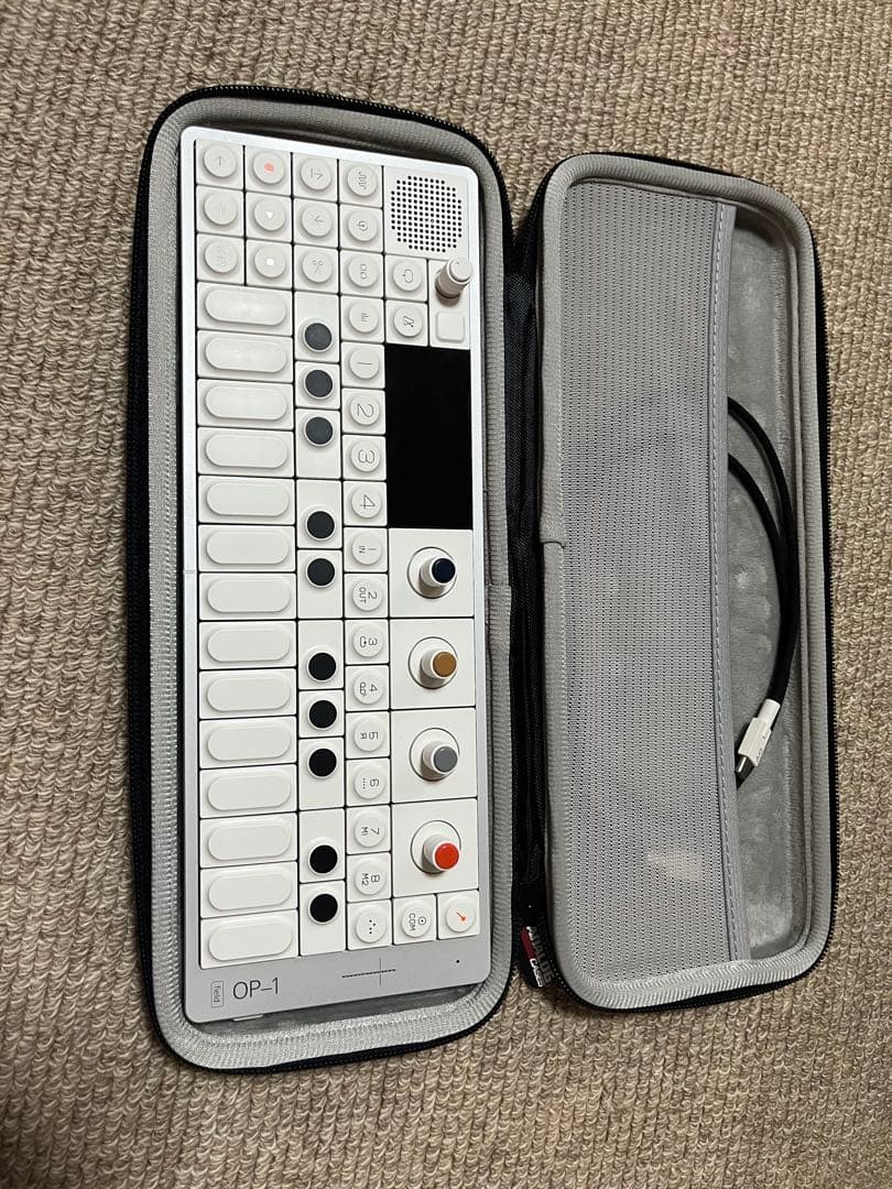Teenage Engineering OP-1 field ハードケース付き