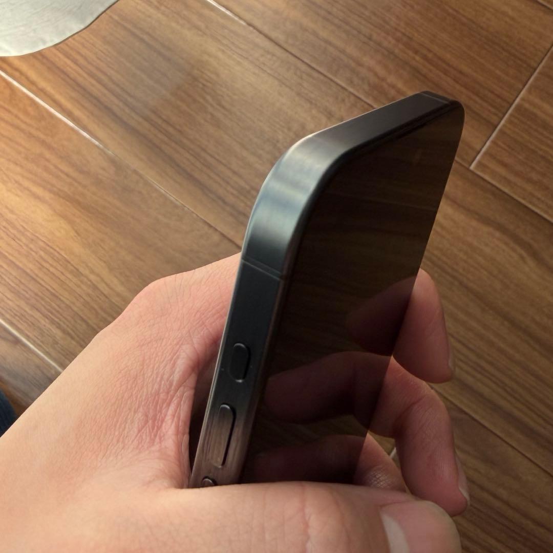 iPhone 15 pro 128GB ブラックチタニウム