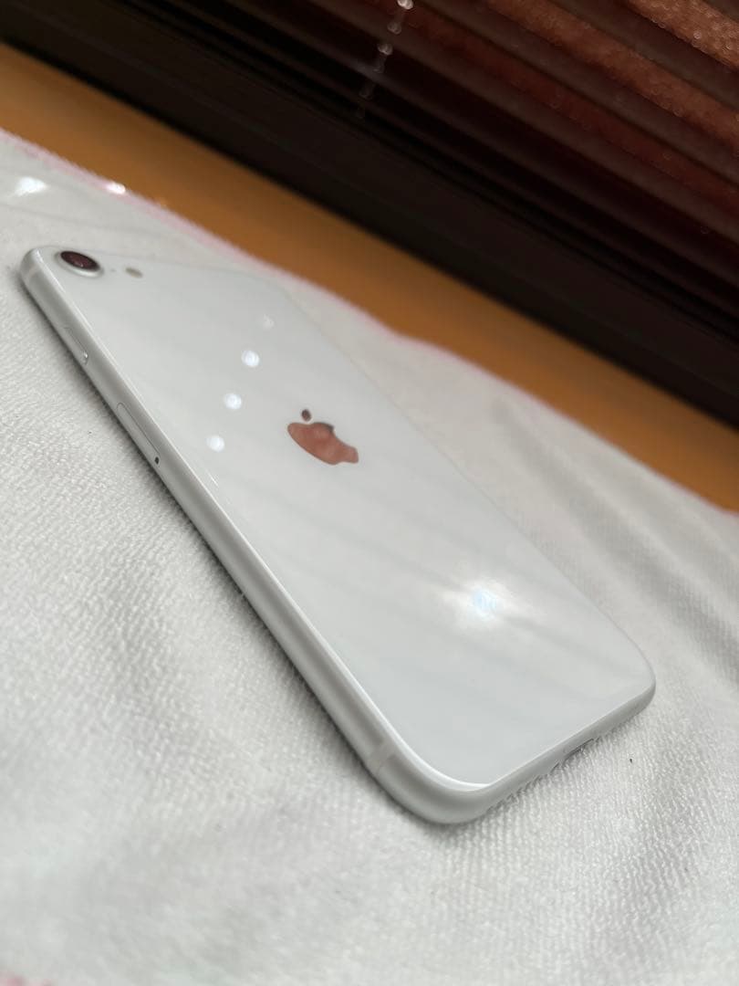iPhone SE (第2世代) ホワイト箱付き　本体