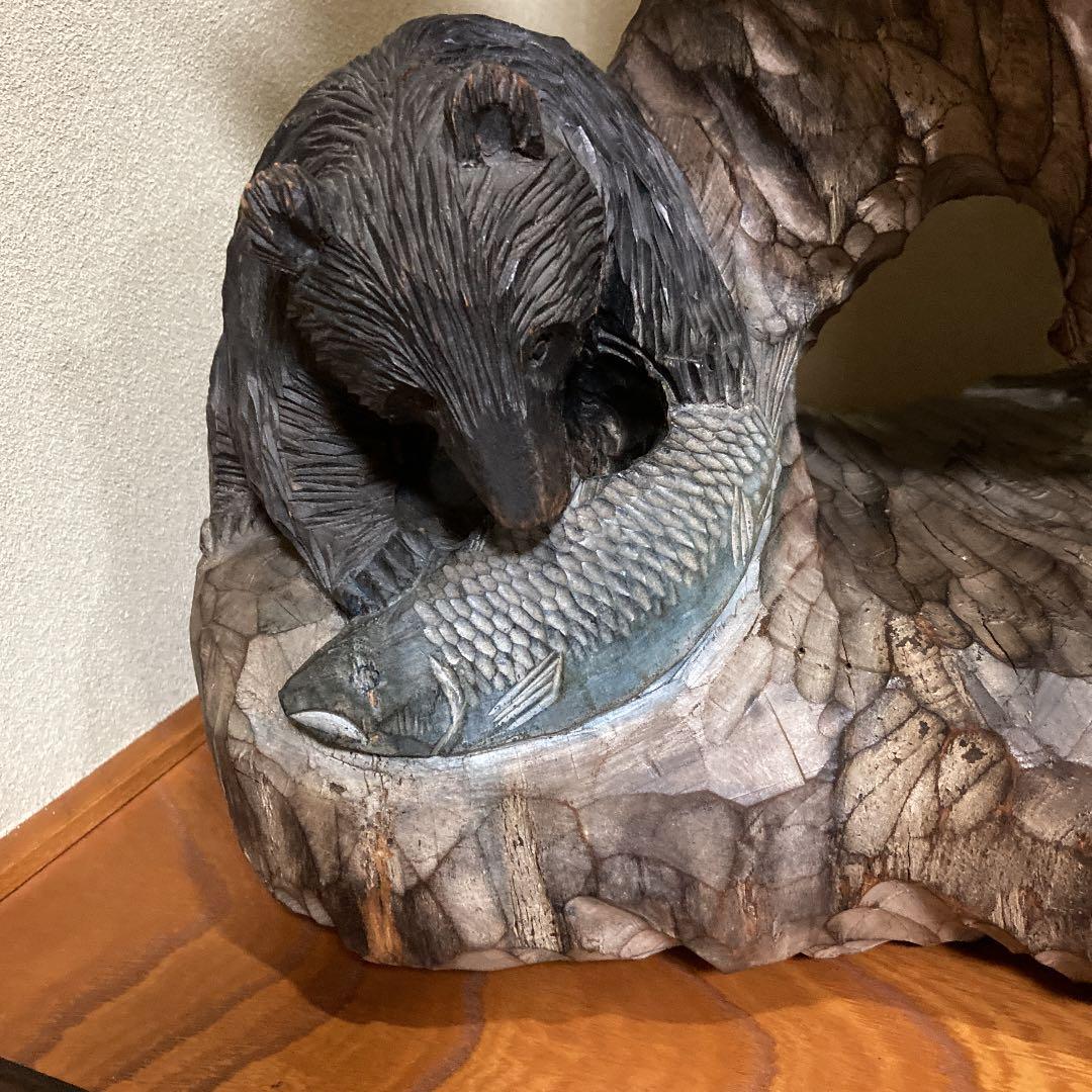 木彫りの熊3頭・鷹・鮭　一本彫