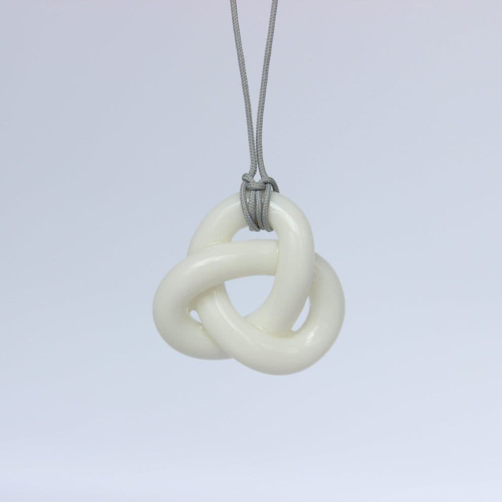 Anne Black Knots ネックレス 陶器
