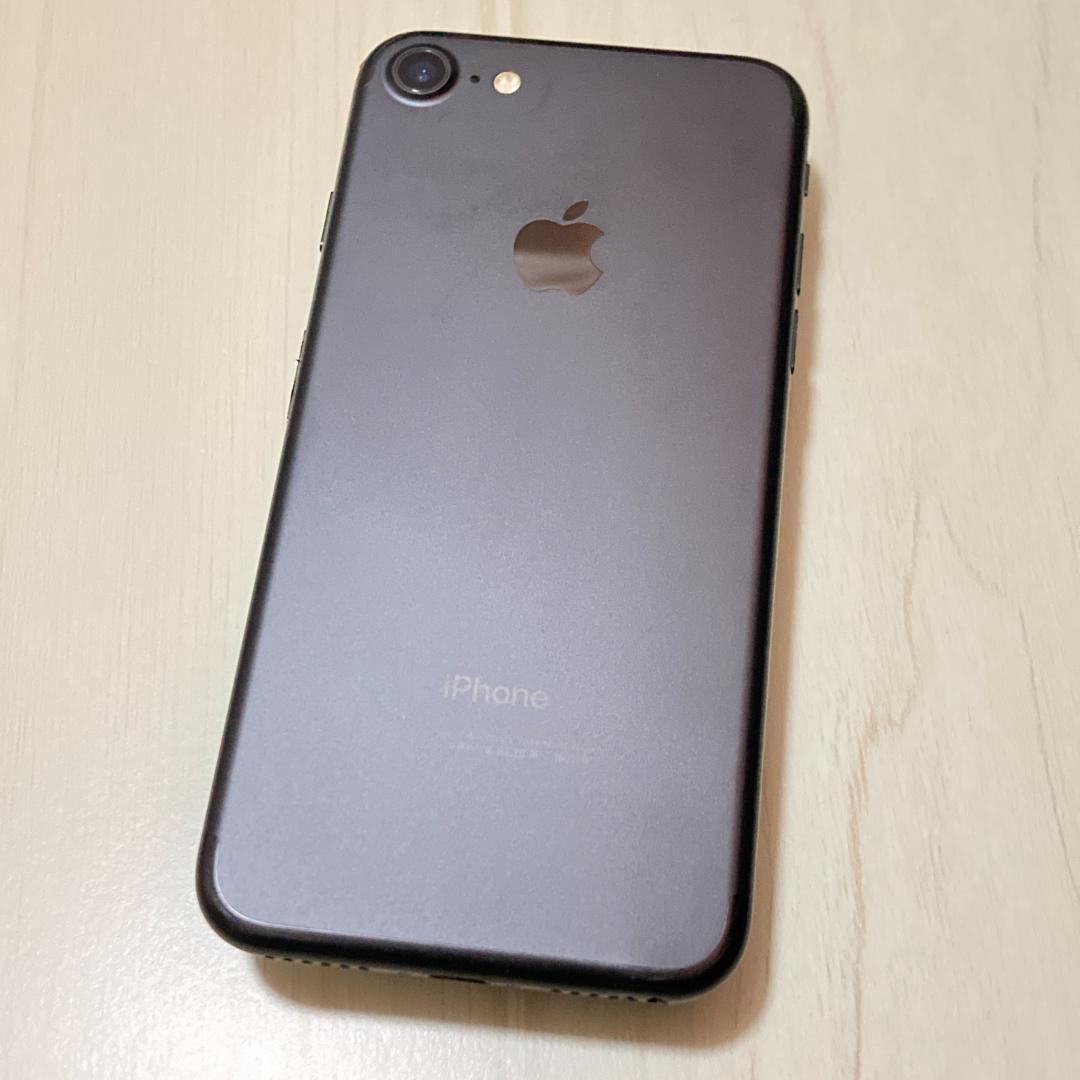 動作品 iPhone 7 ブラック 128GB SIMフリー 充電74％